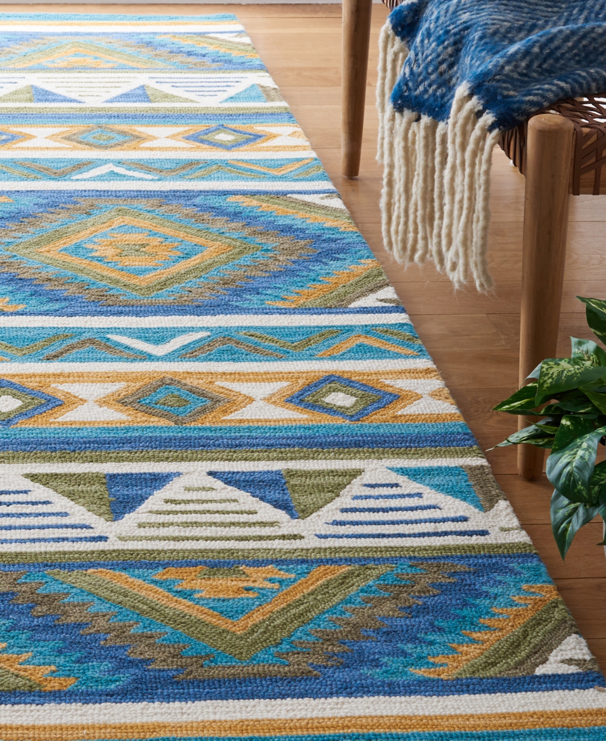 Safavieh Aurora APN352 Area Rug