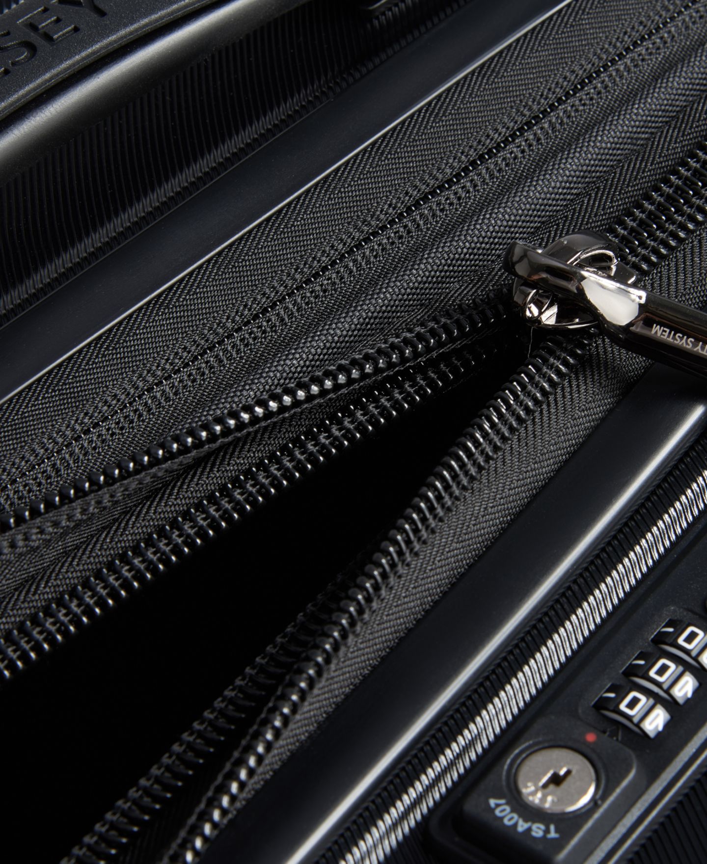 Чемодан Delsey Paris Delsey Shadow 5.0 Expandable 27" Check-in Spinner Luggage, цвет: Чёрный — фото 10
