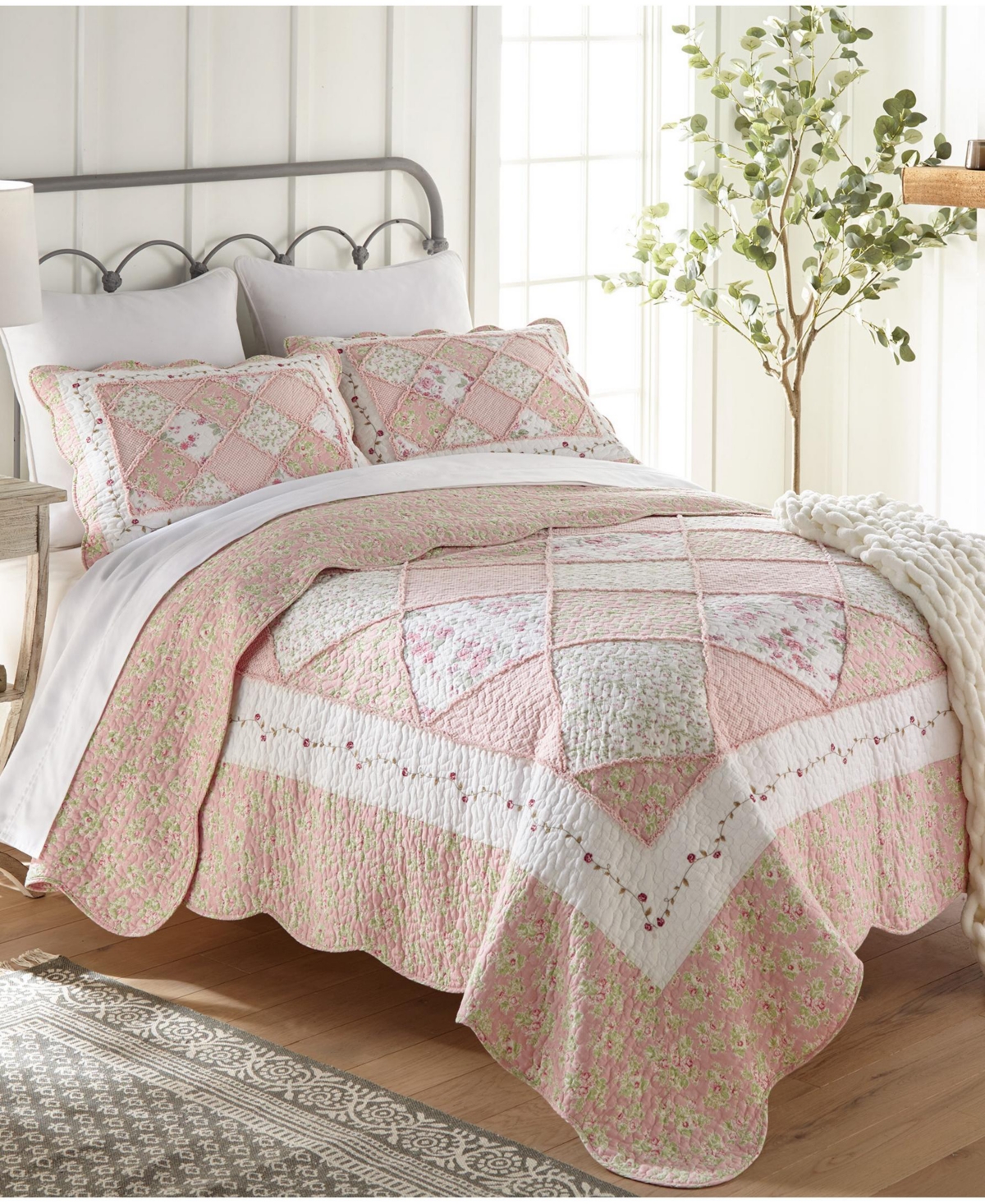 Donna Sharp Strawberry Garden 3 Piece Cotton Quilt Set