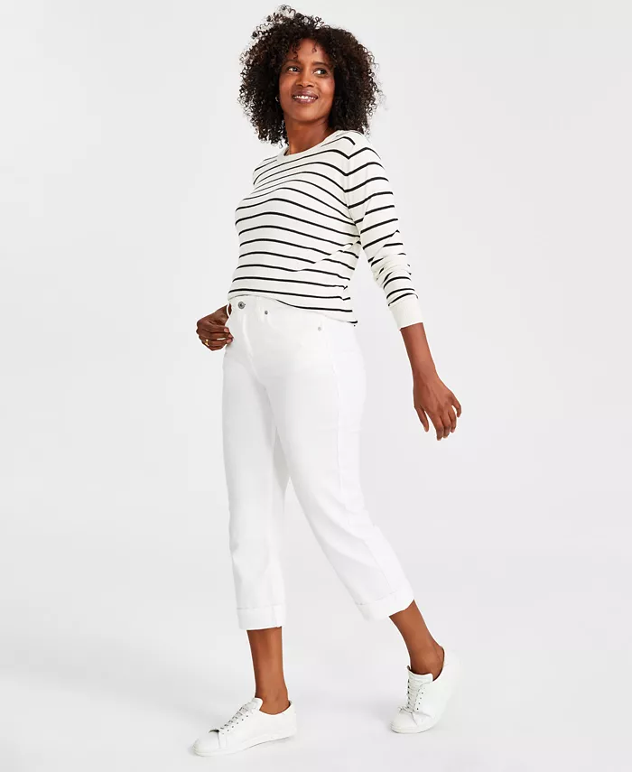 Women's Mid-Rise Curvy Capri Jeans