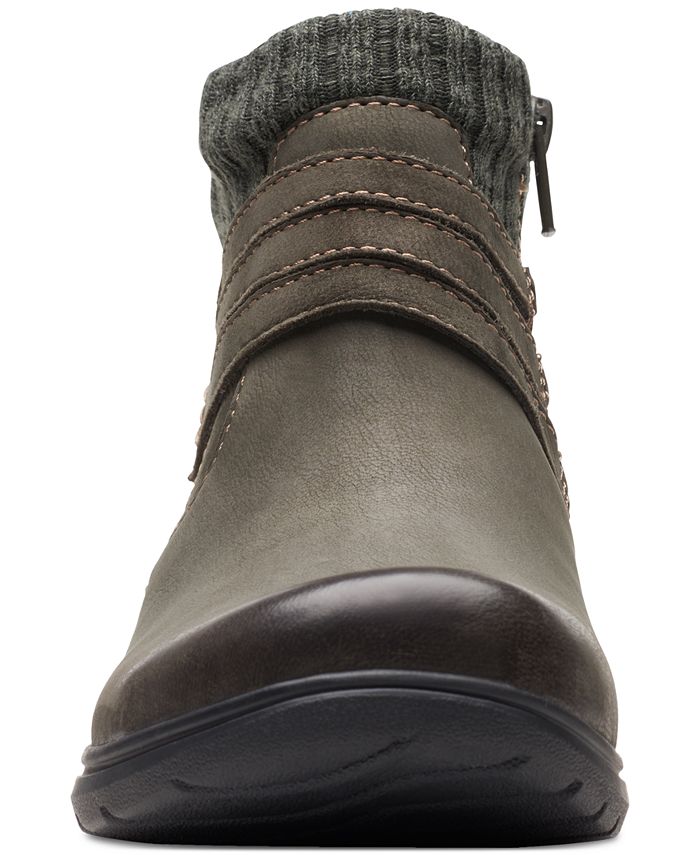 Clarks women's emslie deals moxie ankle bootie