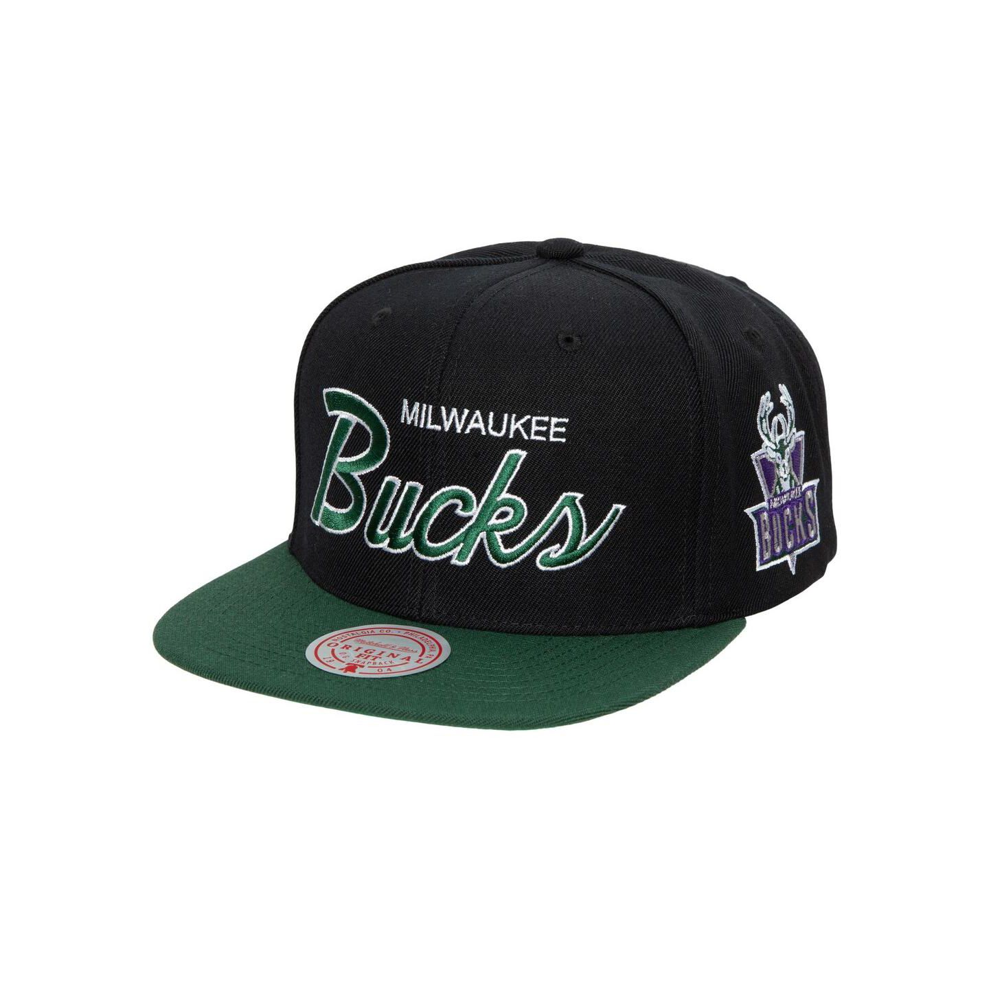 Мужская кепка Mitchell & Ness Black Milwaukee Bucks Hardwood Classics MVP Team Script 2.0 Snapback Hat — фото 1