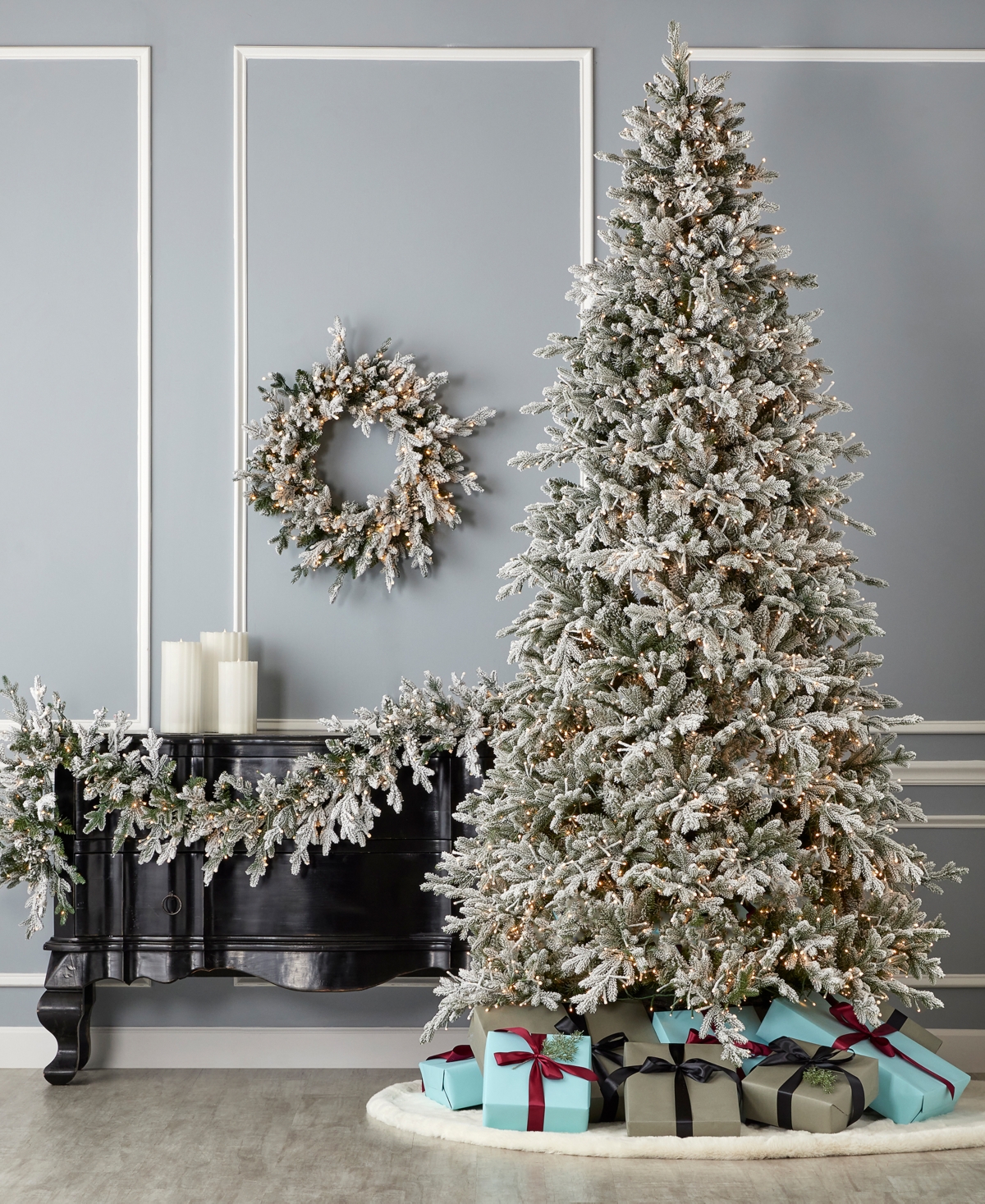 Shop Seasonal Dandan Flocked Pine 9' Pre-lit Pe Mixed Pvc Garland With 560 Tips, 300 Warm Led Lights In White