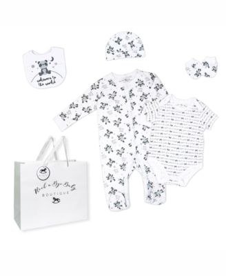 Baby Boys or Baby Girls Layette Gift Bag Set