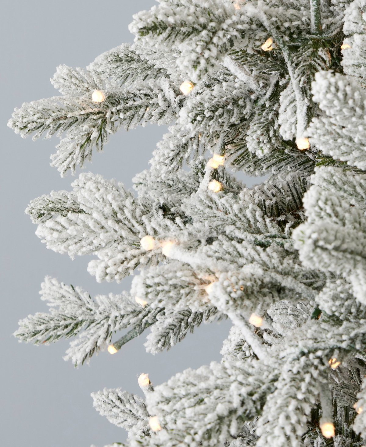 Shop Seasonal Dandan Flocked Pine 7.5' Flocked Pe Mixed Pvc Tree With Metal Base, 3936 Tips, 2200 Lights, Ez-conne In White