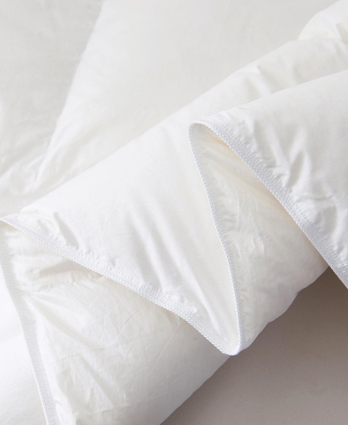 Royal Elite 850 Plus Fill Power Ultra Warmth Luxurious Canadian Hutterite Goose Down Comforter, Queen In White
