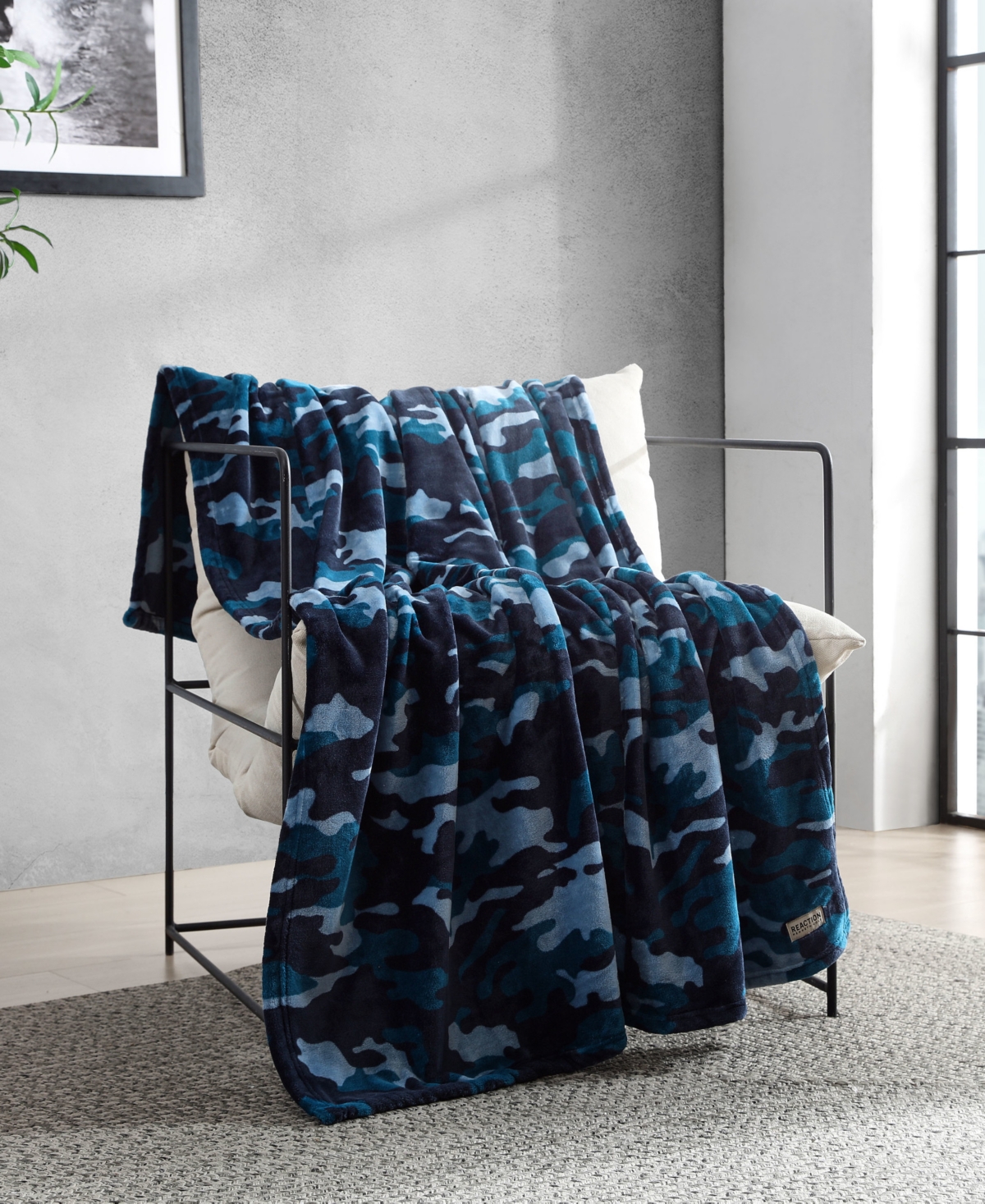 Kenneth Cole Reaction Blend Out Ultra Soft Plush Fleece Throw, 70" X 50" In Navy