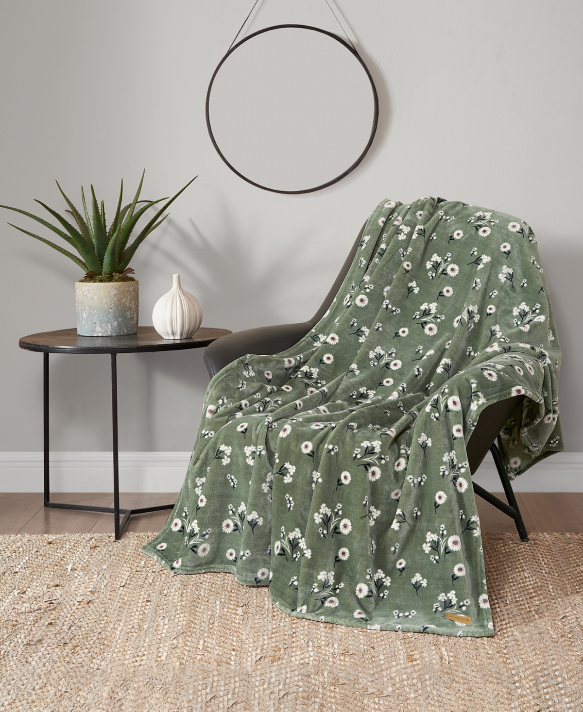 Lucky Brand Daisy Floral Cozy Plush Throw Blanket, 50" X 70" In Green
