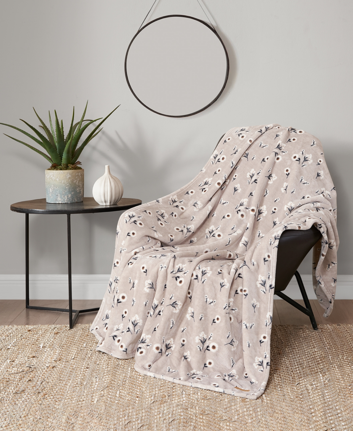Lucky Brand Daisy Floral Cozy Plush Throw Blanket, 50" X 70" In Beige