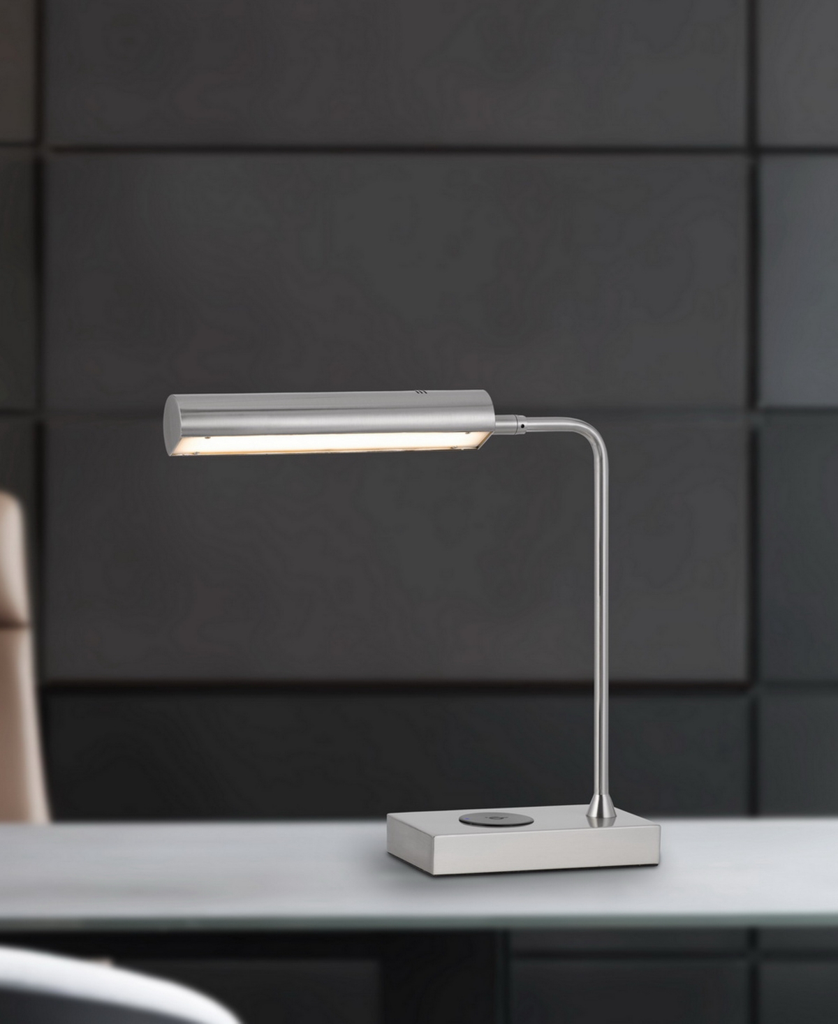 Cal Lighting Delray 17.5" Height Metal Table Lamp In Brushed Steel