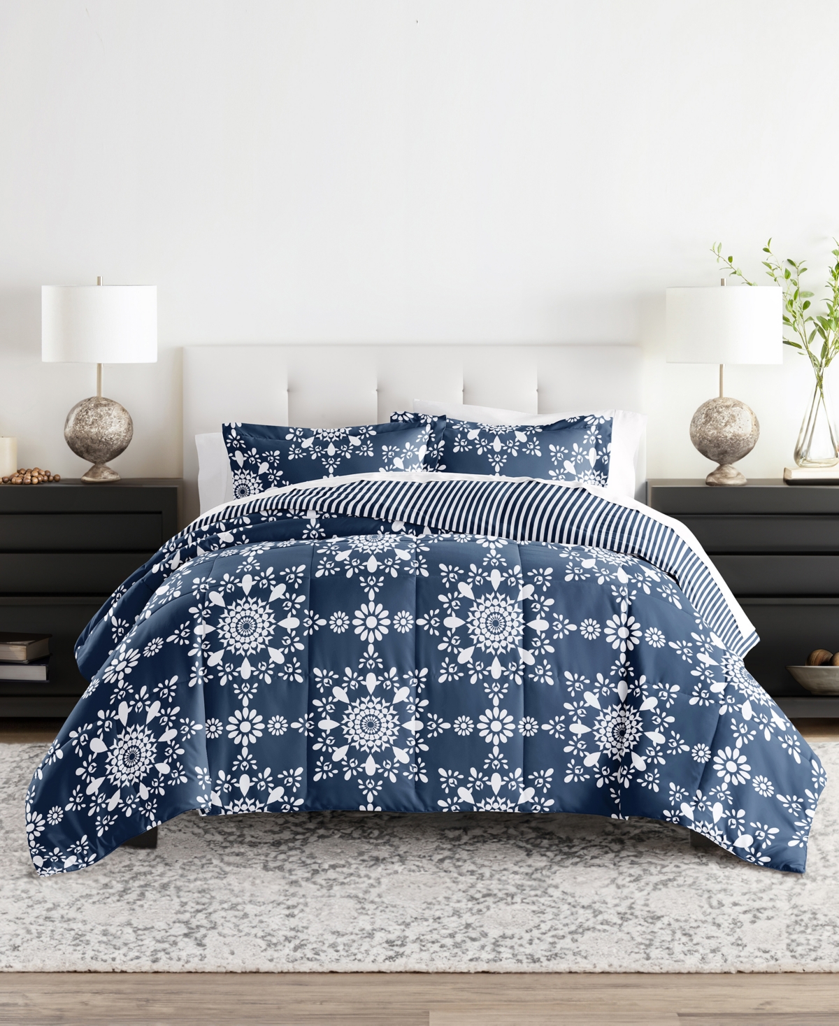 Home Collection 3 Piece Premium Ultra Soft Daisy Medallion Reversible Comforter Set,