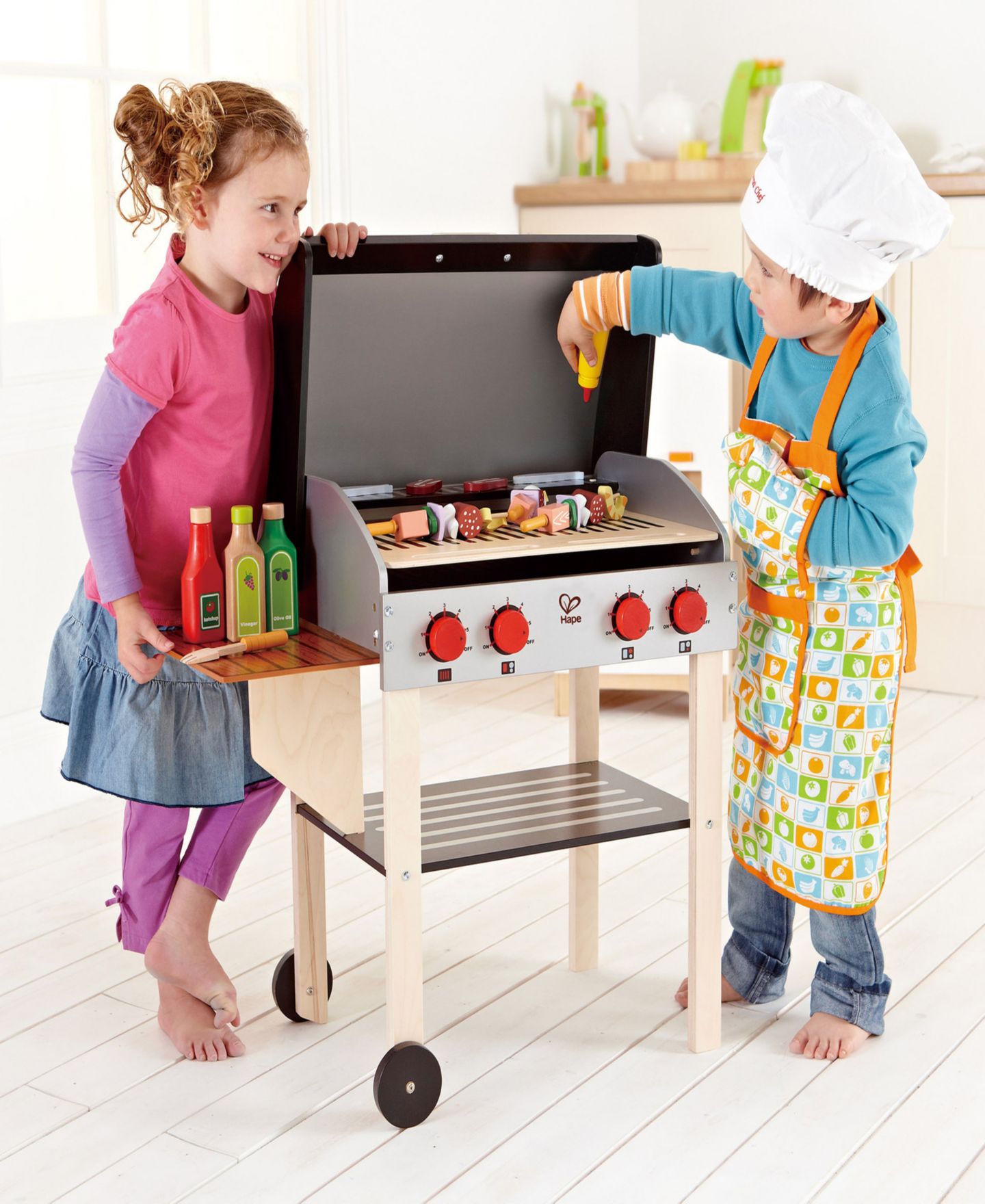Детские игрушки Hape Gourmet Grill Shish Kabob 22-Piece Play Kitchen, Ages 3+ — фото 6