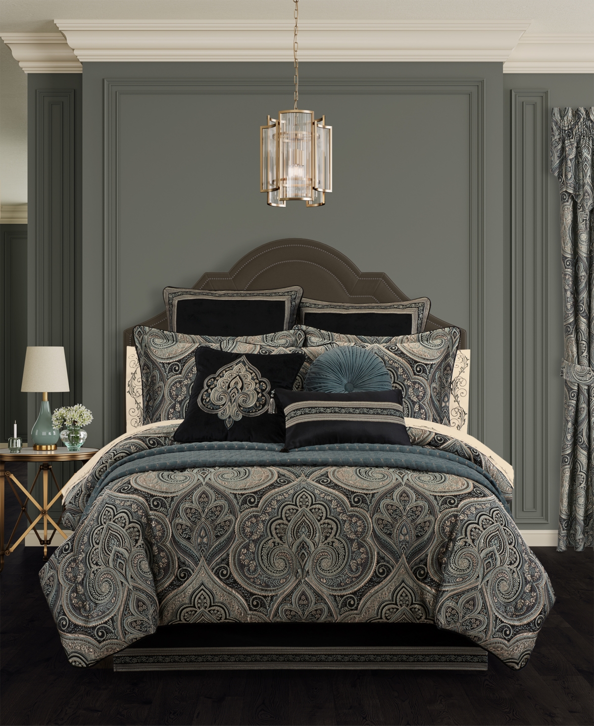 J Queen New York Vincenzo 4pc. Comforter Set, California King In Glacier