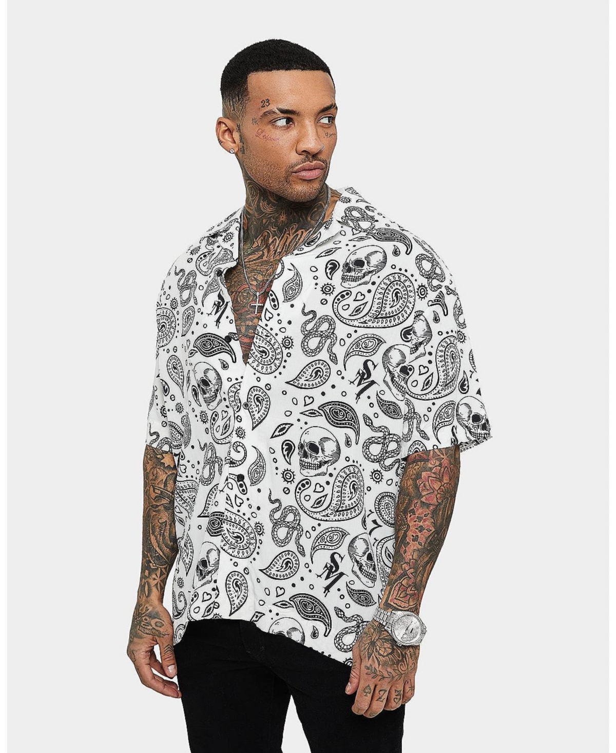 Men's Paisley Skulls Short Sleeve Button Up Shirt - White/black