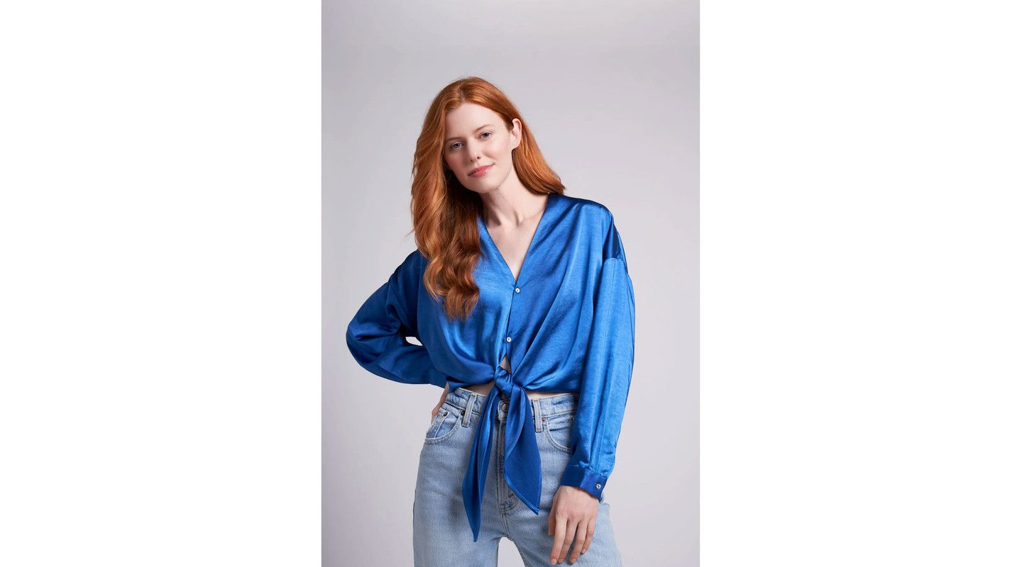 Женская блузка Caldwell Collection Emma Oversized Crinkled Satin Button and Tie Front Cropped, цвет: Сапфировый синий — фото 1