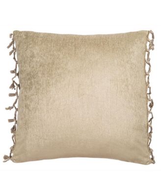 Dandria 18" x 18" Pillow