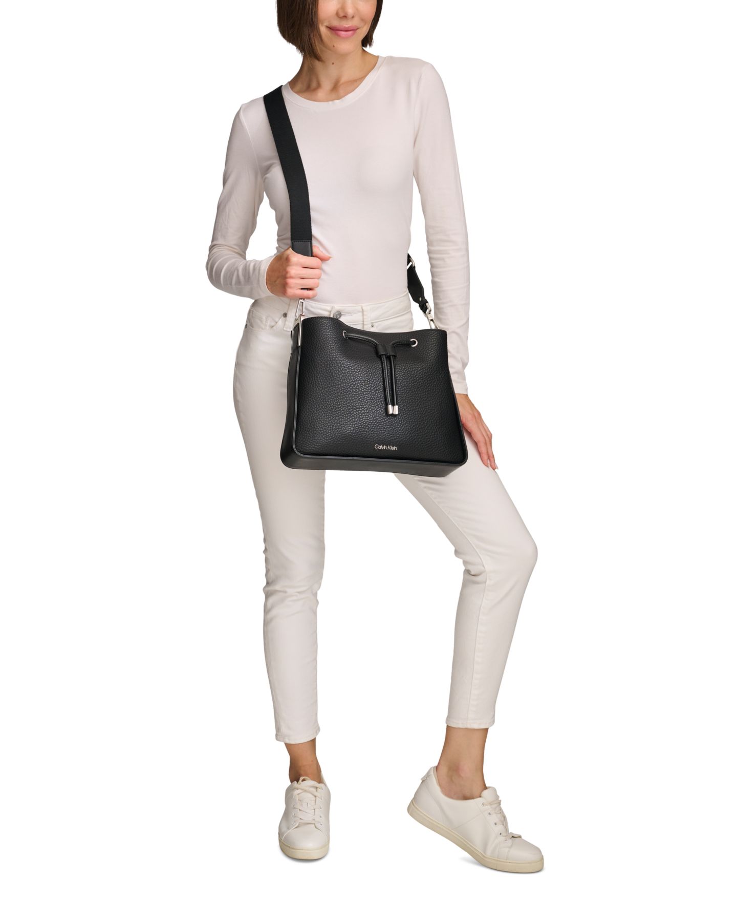 Женская сумка Calvin Klein Fay Drawstring Hobo with Adjustable Web Strap, цвет: Карамельный — фото 6