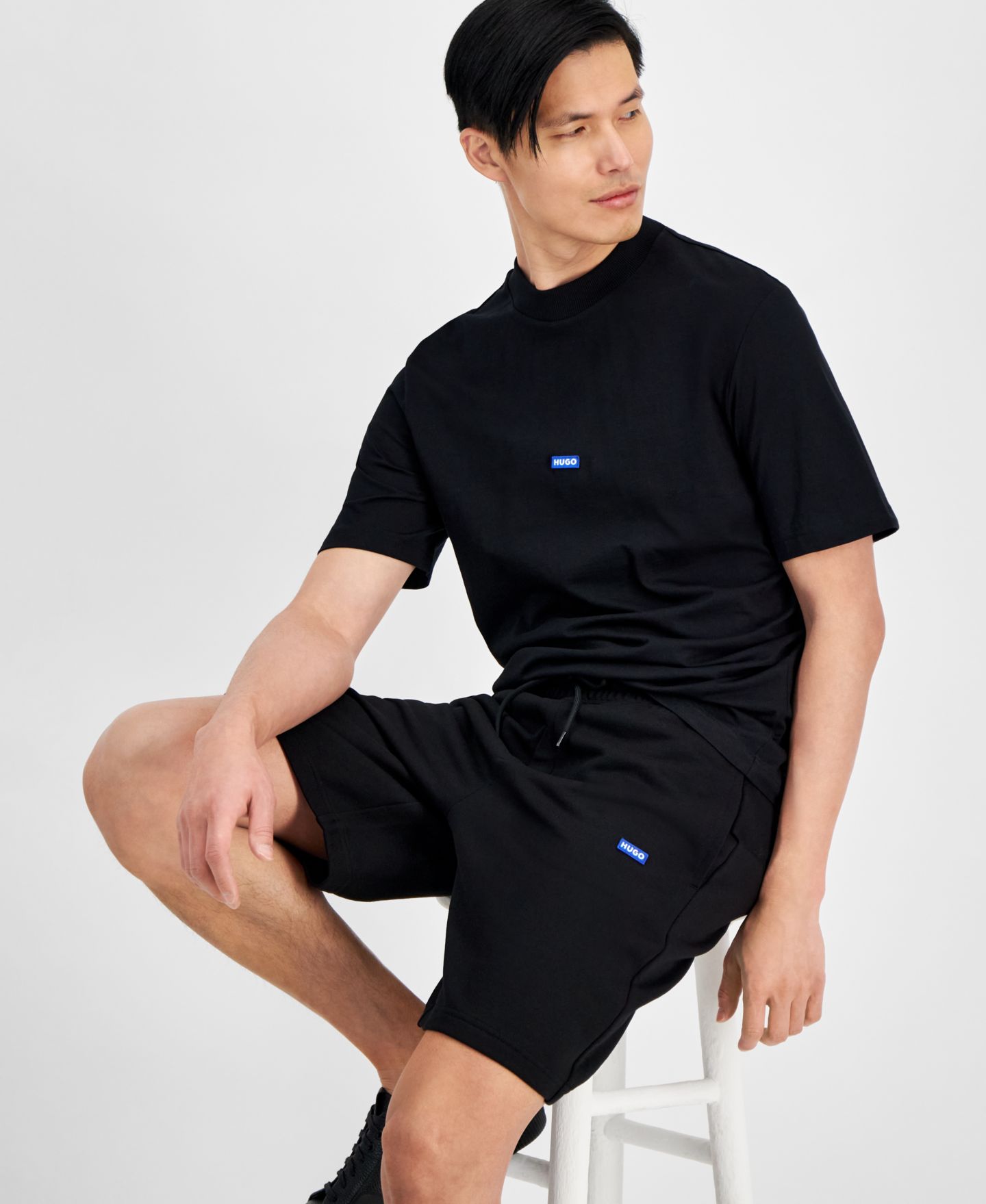 Мужская футболка Hugo Boss Regular-Fit Logo Patch, цвет: Чёрный — фото 1