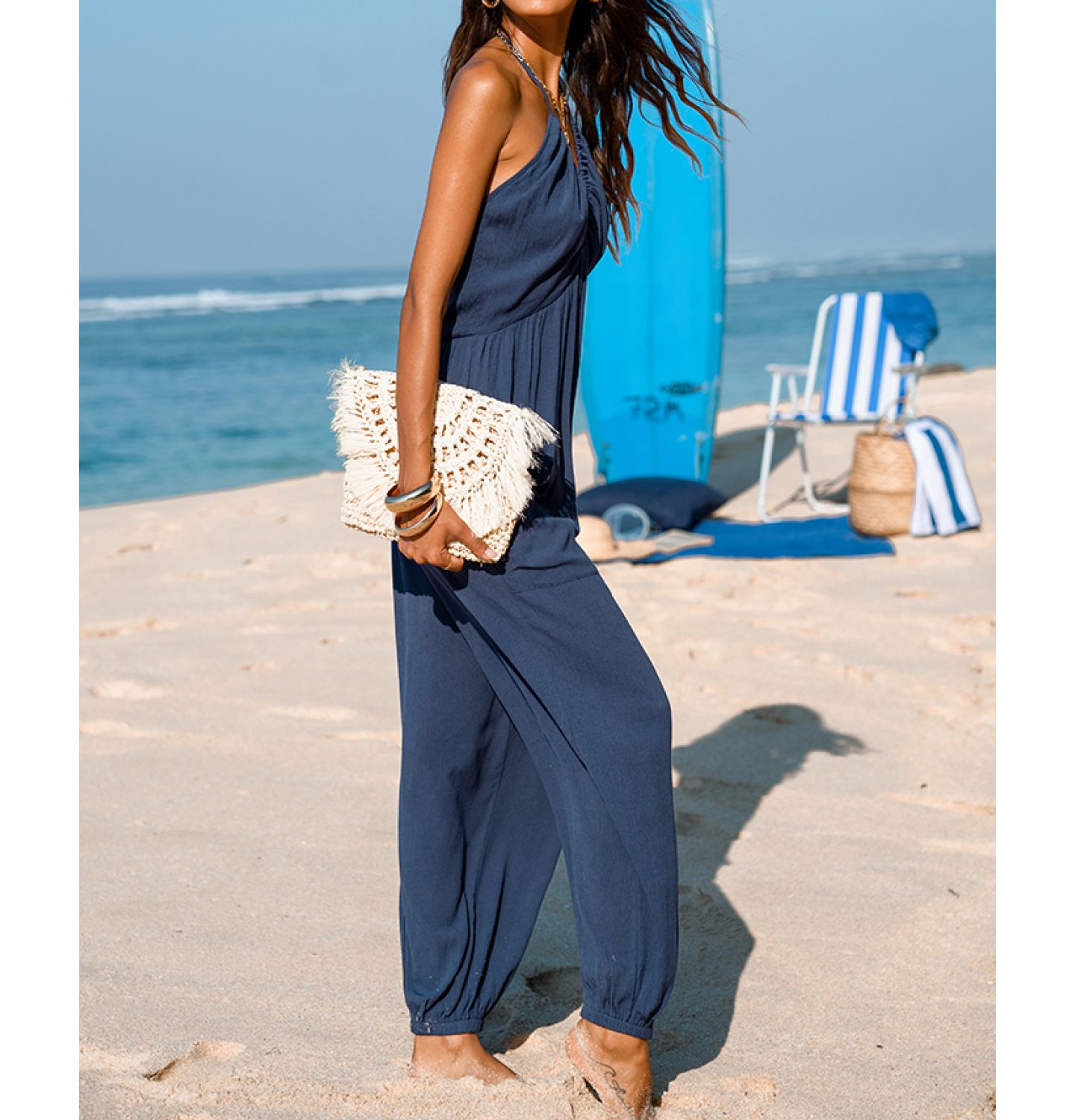 Женские брюки Cupshe Plunge Halter Jogger Jumpsuit, цвет: Тёмный синий — фото 4