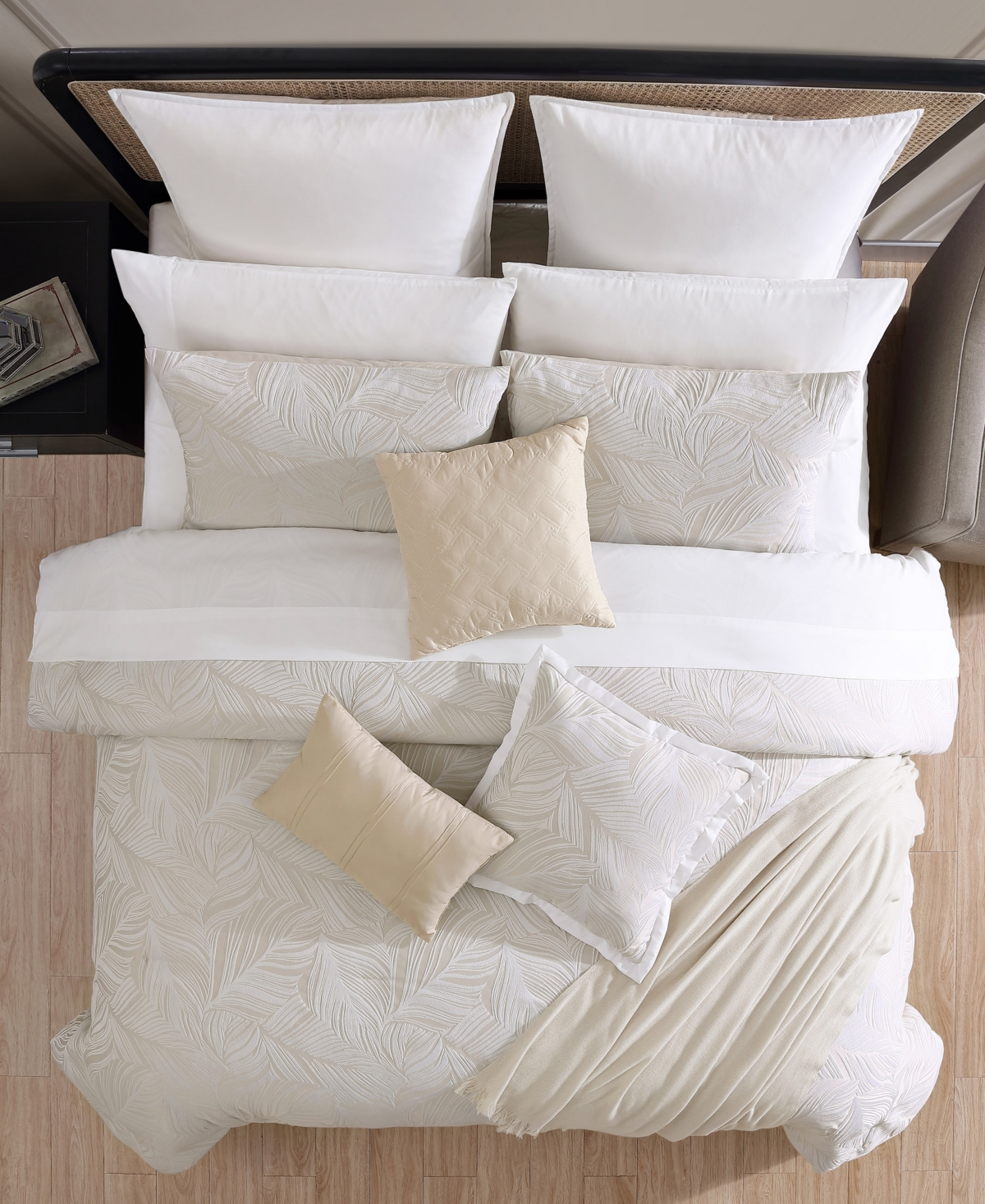 Hallmart Collectibles Sanborn 14-pc. Comforter Set, California King In White