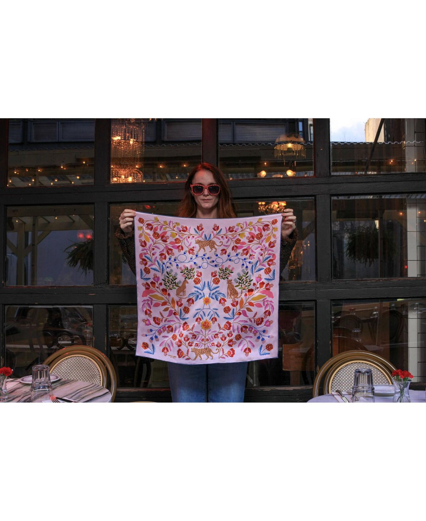 Женский шарф Jessie Zhao New York Double Sided Silk Scarf Of Pink Blossom Jungle, цвет: Розовый / Синий — фото 2