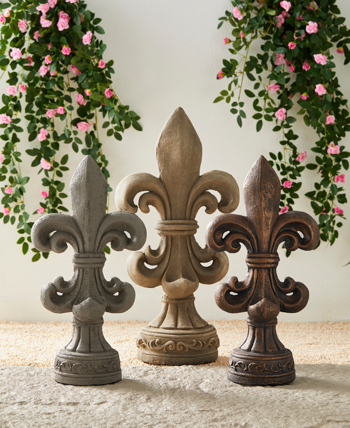 Glitzhome Standing Fleur De Lis Garden Statue