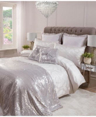 Harlow Metallic Jacquard Duvet Cover Set With Matching Pillow Cases king