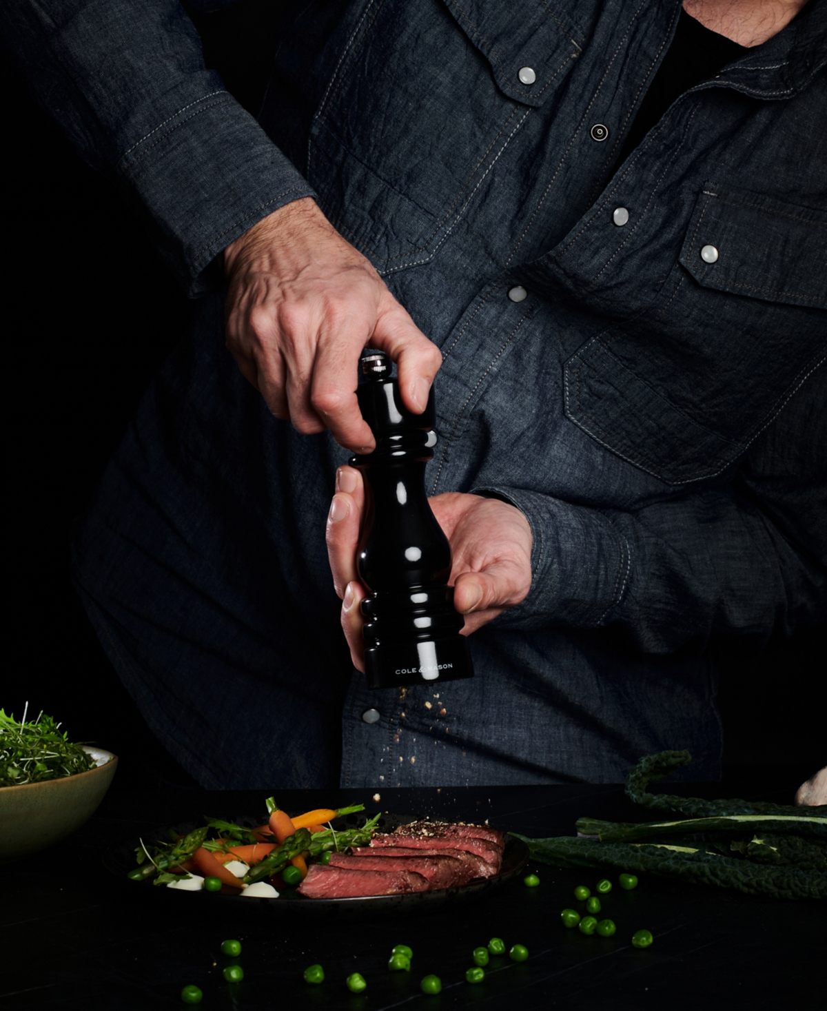 Cole & Mason London Classic Beech Wood 7" Pepper Mill In Black
