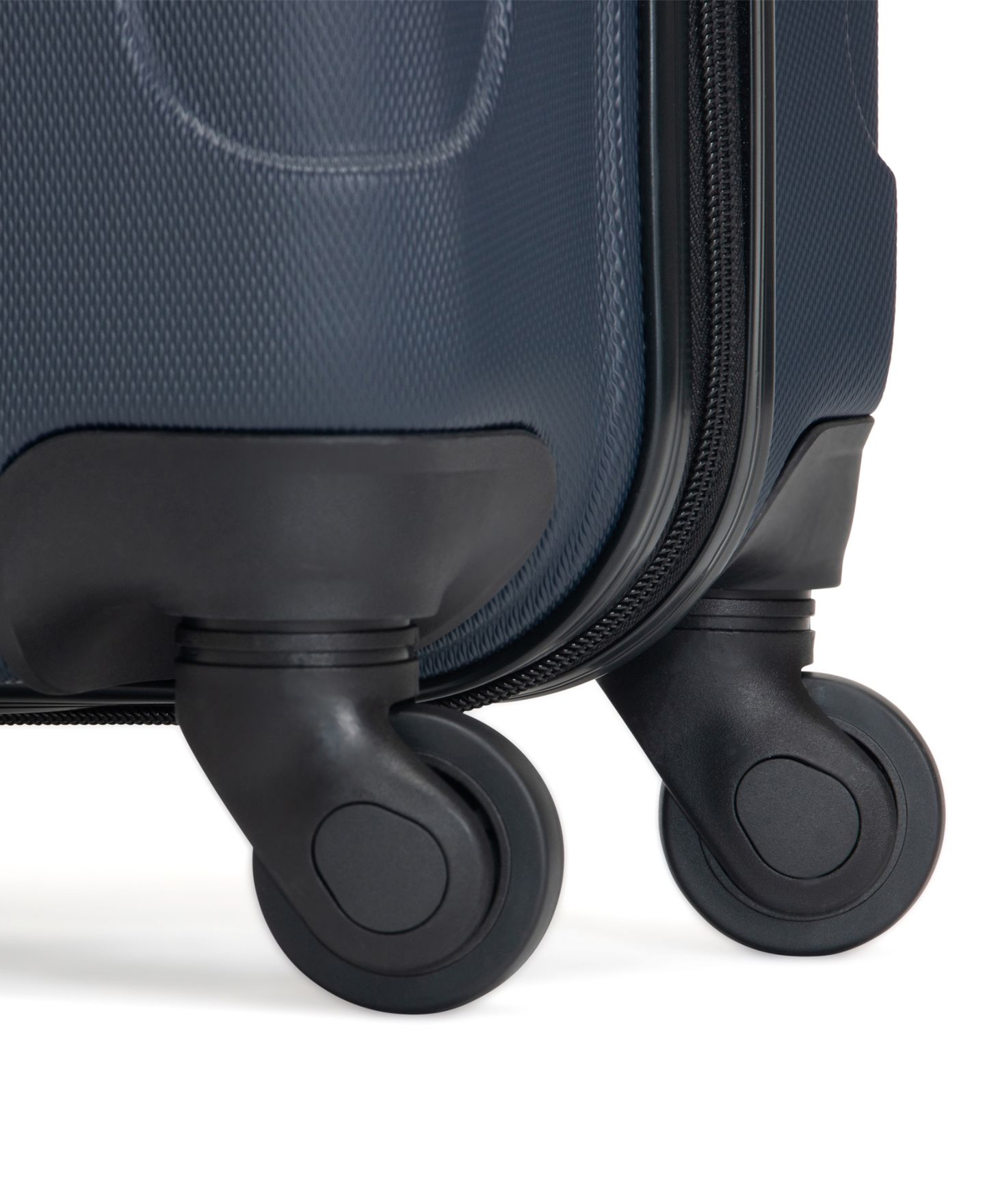 Чемоданы Kenneth Cole Reaction Out of Bounds 2-pc Lightweight Hardside Spinner Luggage Set, цвет: Чёрный — фото 13