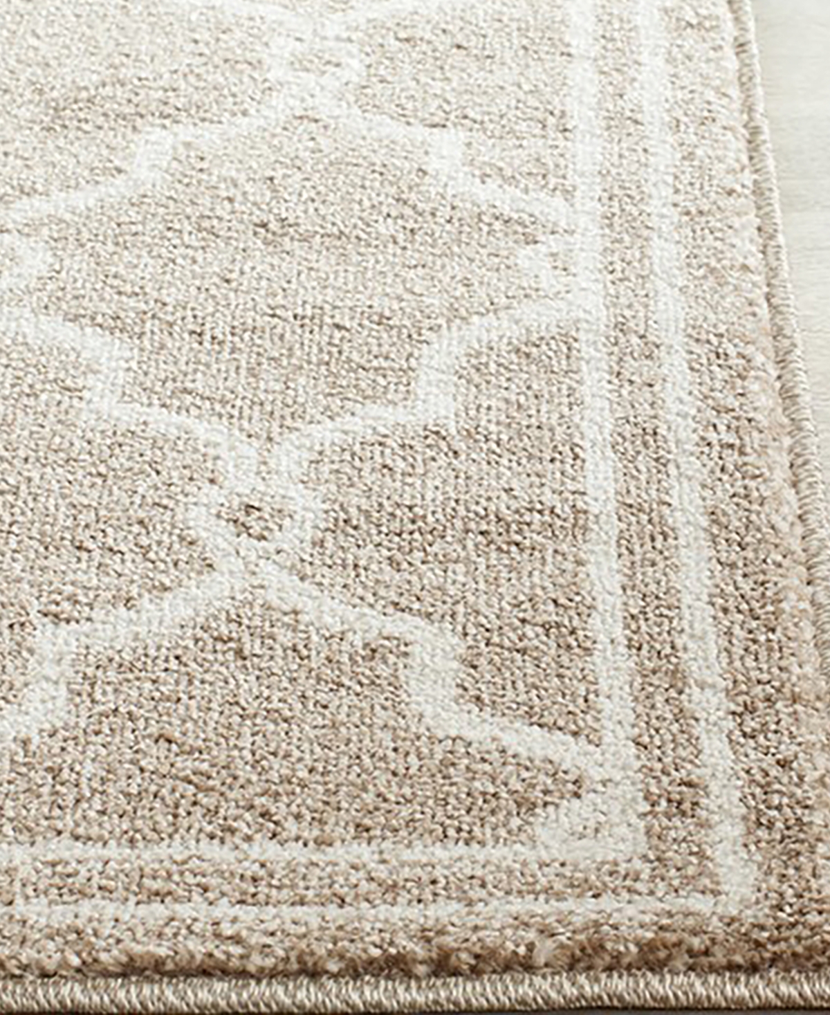 Safavieh Amherst AMT414 Wheat andSquare Area Rug - Beige