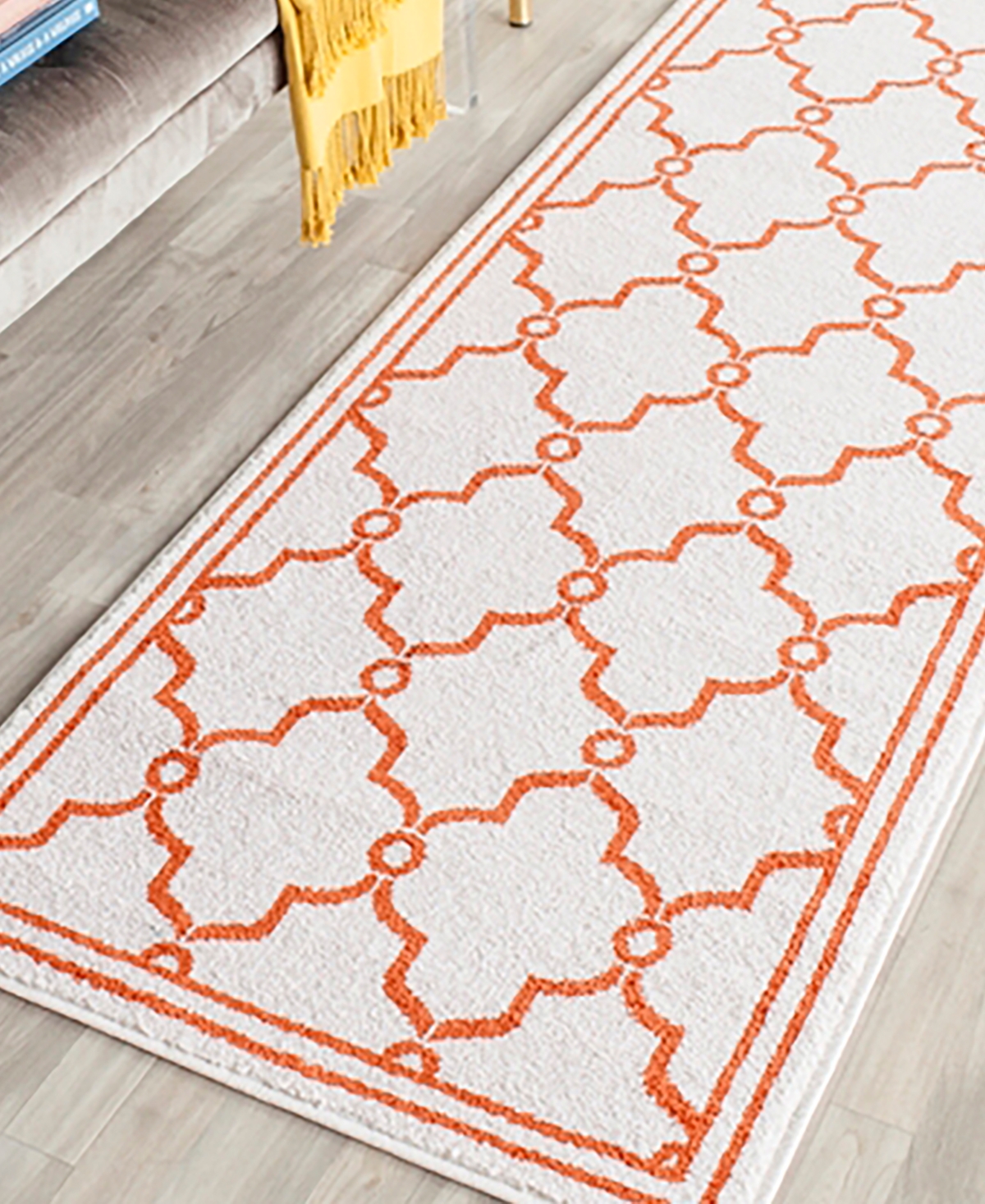 Safavieh Amherst AMT414and Orange 2'3