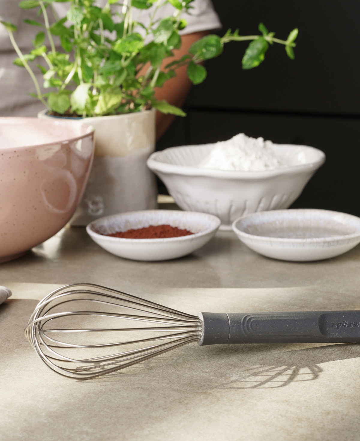 Zyliss Medium Balloon Whisk In Dk Gry