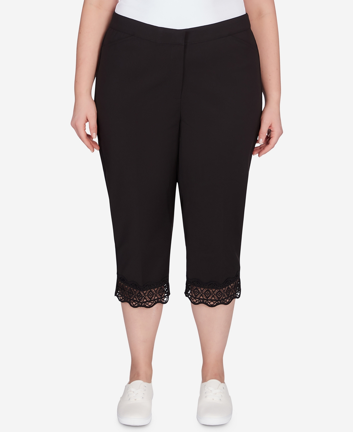 Plus Size Stretch Lace Hem Capri Pants - Black