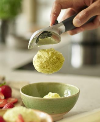 Elevate Integrated Tool Rest Ice-Cream Scoop
