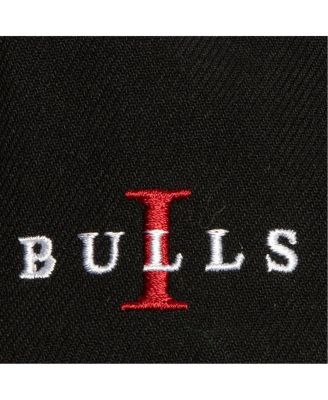 Mitchell Ness Men's White/Red Chicago Bulls Core Snapback Hat