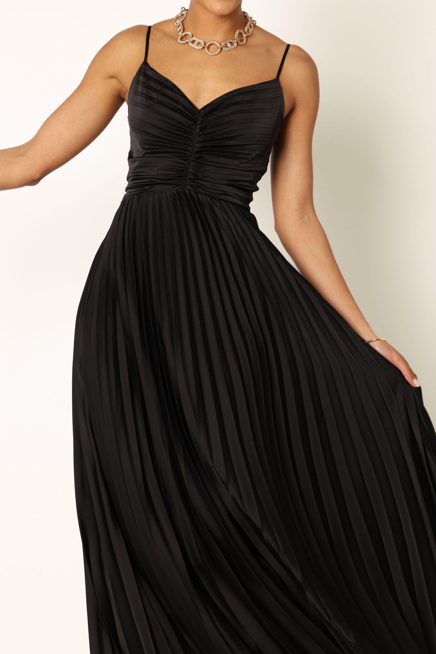 Женское платье Petal and Pup Naira Pleated Maxi, цвет: Чёрный, вариант 1 — фото 3