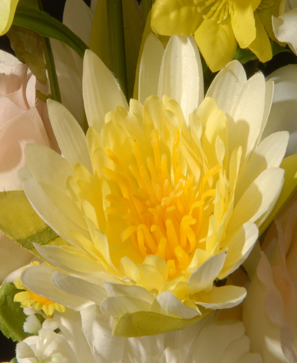 National Tree Company 17 Potted Daisy Rose Flowers In White