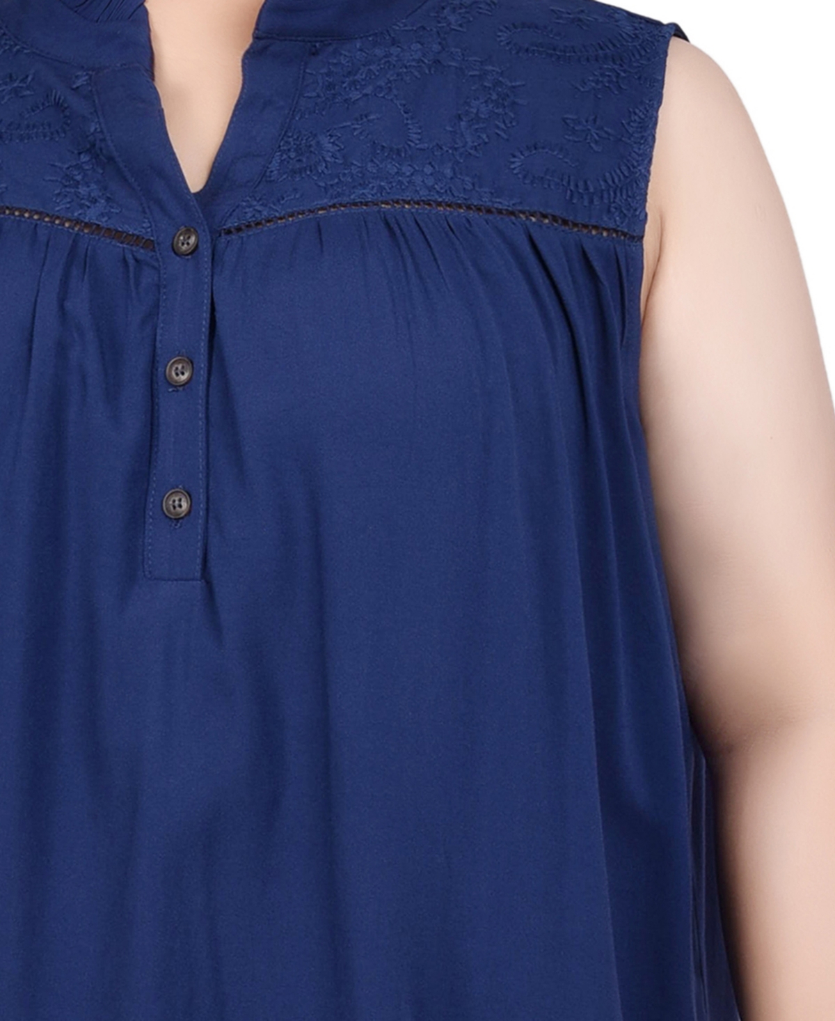 NY COLLECTION PLUS SIZE SLEEVELESS YOKED BLOUSE 