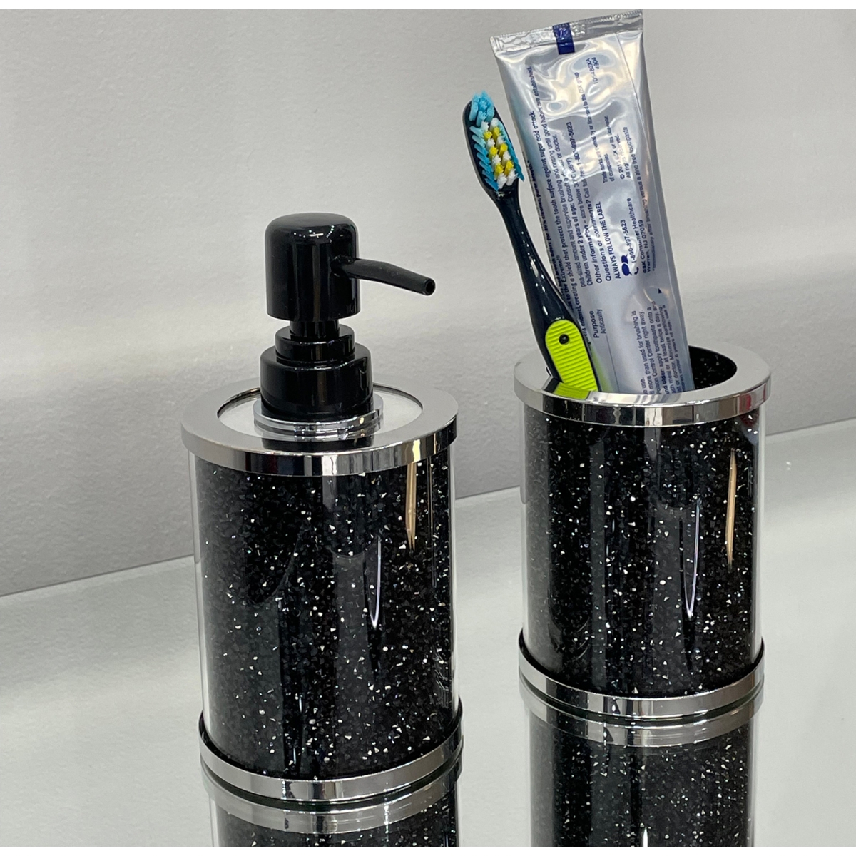 Exquisite 2 Piece Soap Dispenser And Toothbrush Holder In Gift Box - Black