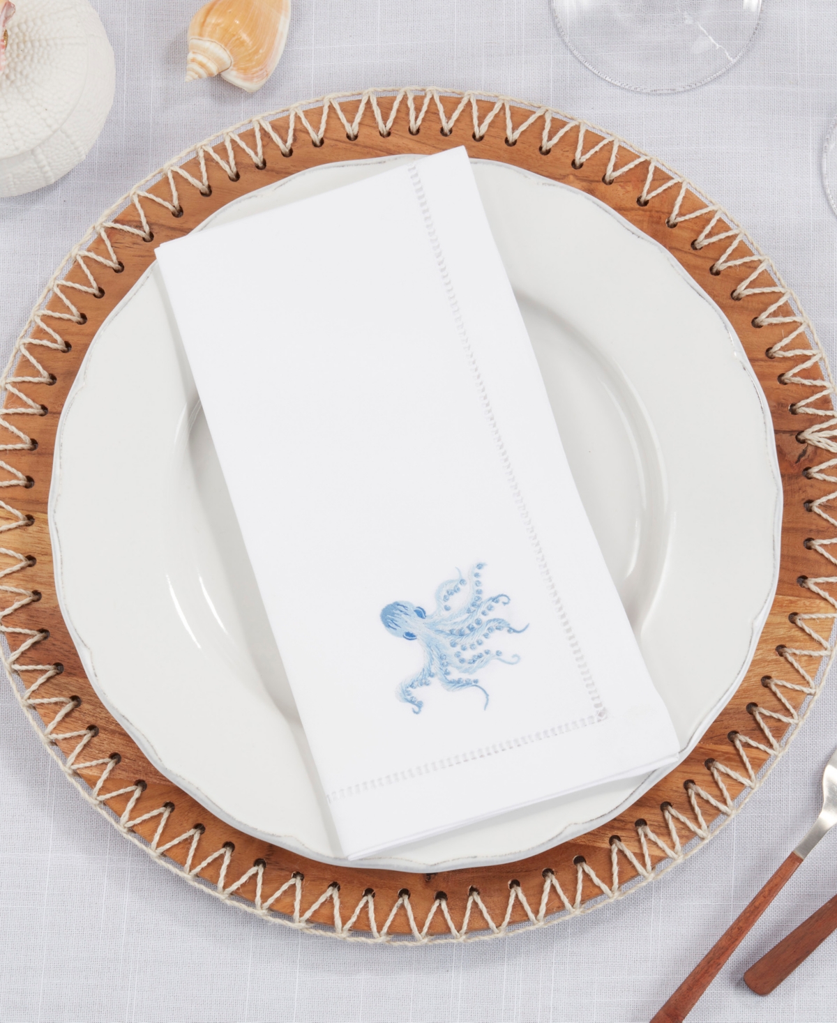 Saro Lifestyle Ocean Treasures Embroidered Octopus Napkin Set Of 6, 20"x20" In White