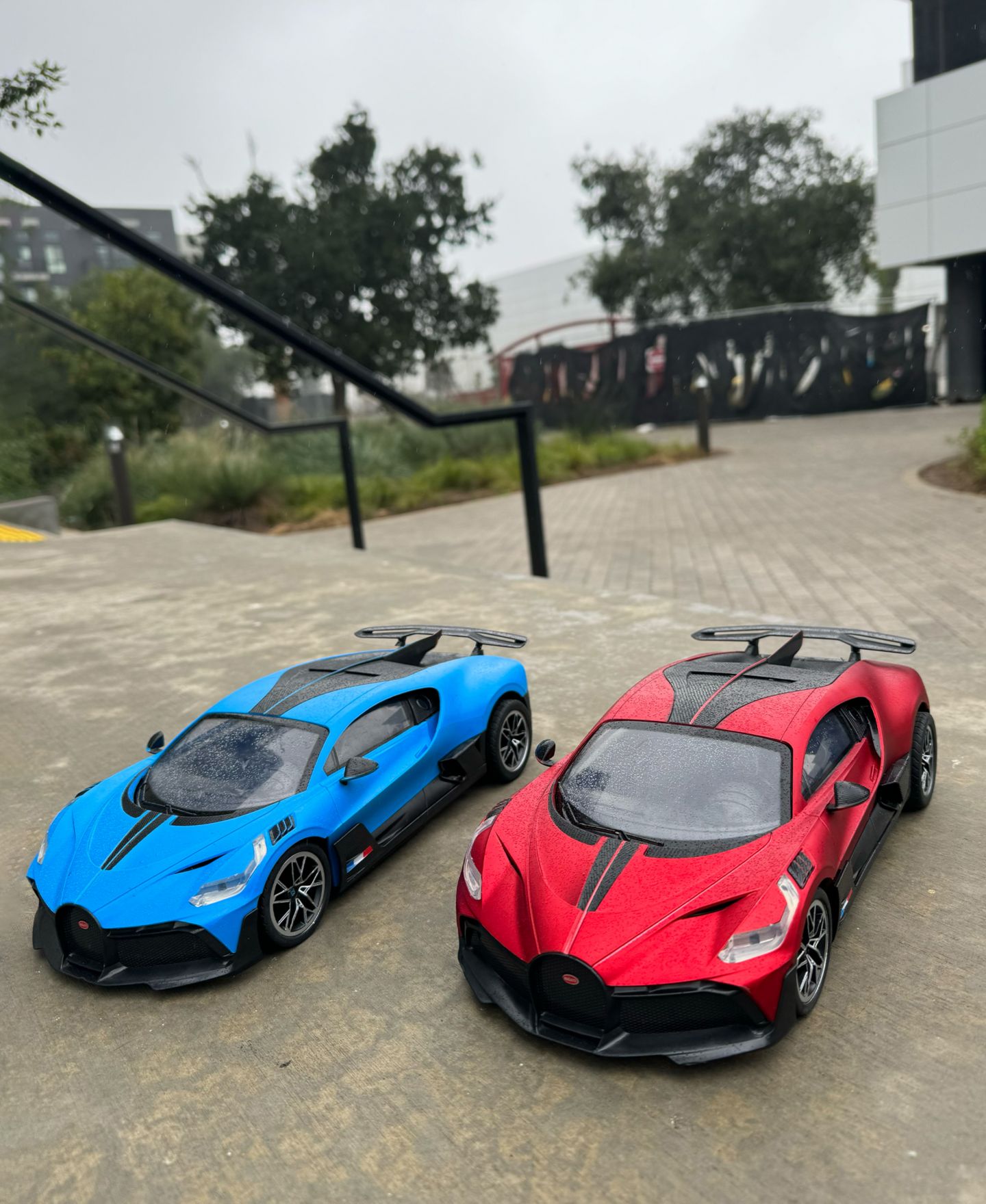 Детская игрушка World Tech Toys Bugatti Divo 1:14 Electric RC Car — фото 3