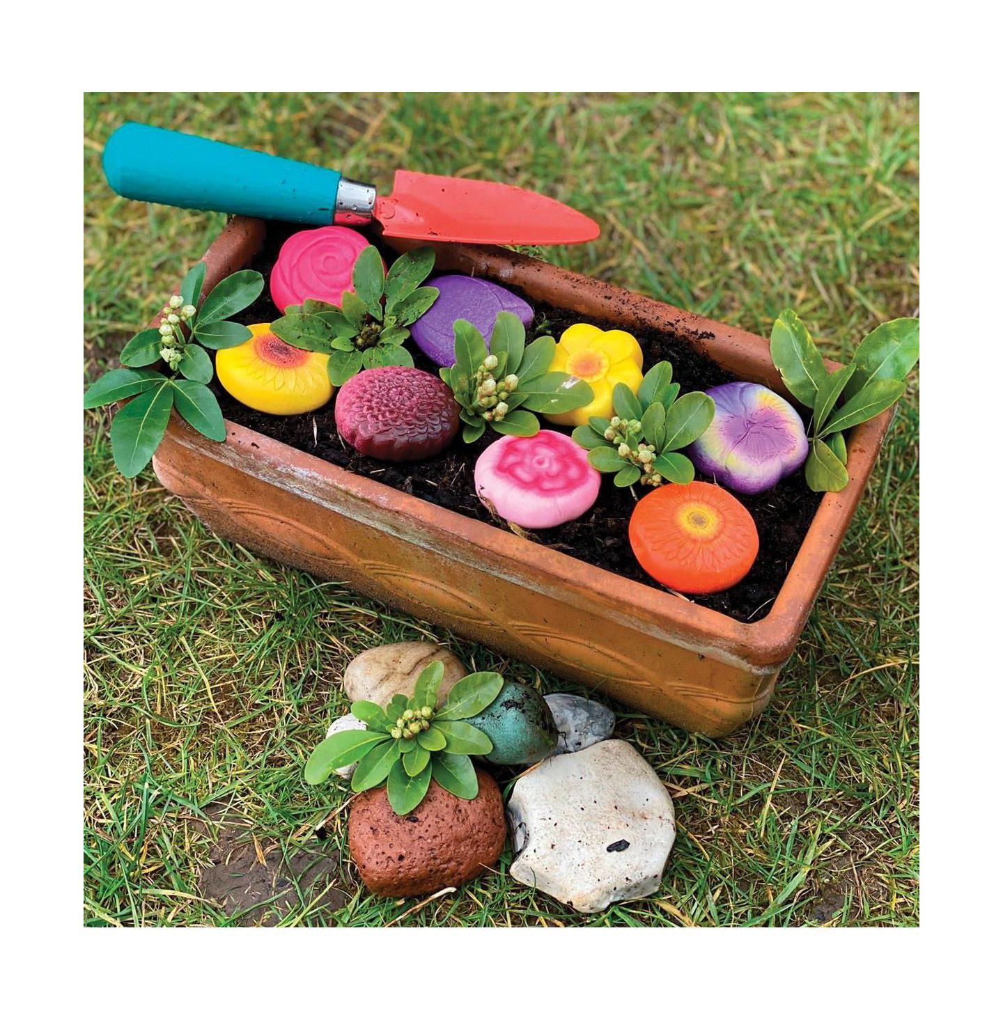 Детские игрушки Yellow Door Flowers Sensory 8-Piece Play Stones, Ages 2+ — фото 4