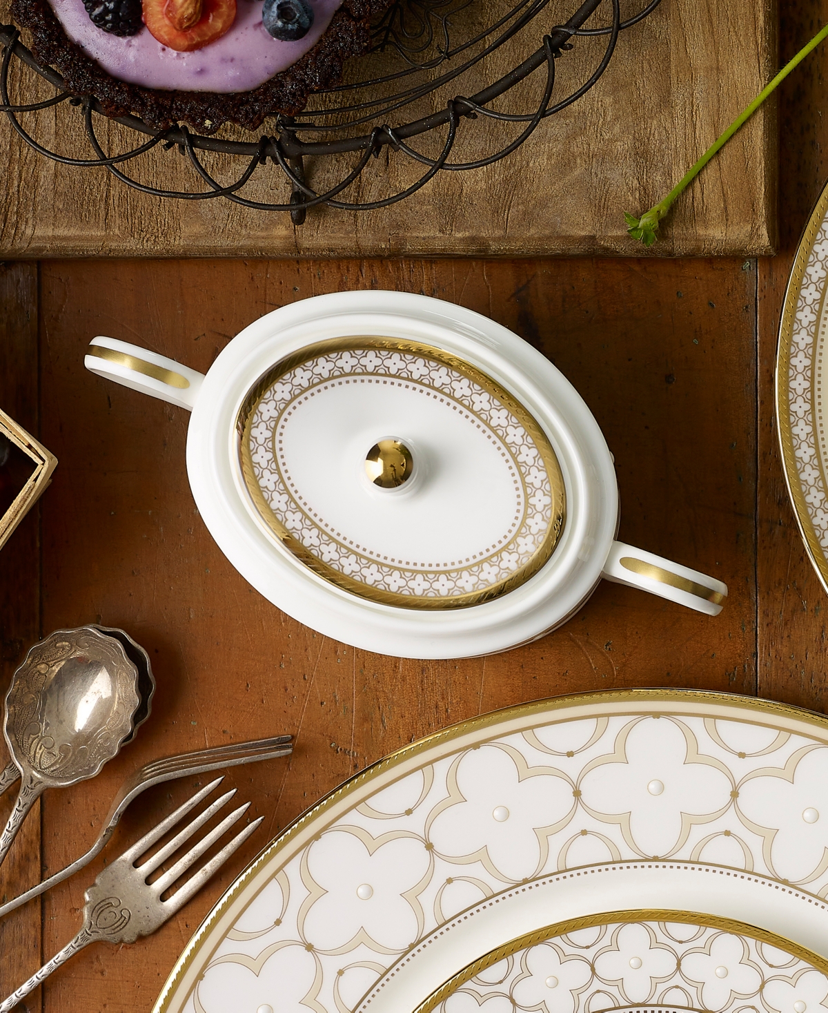 Noritake Trefolio Gold Sugar Creamer Set In White