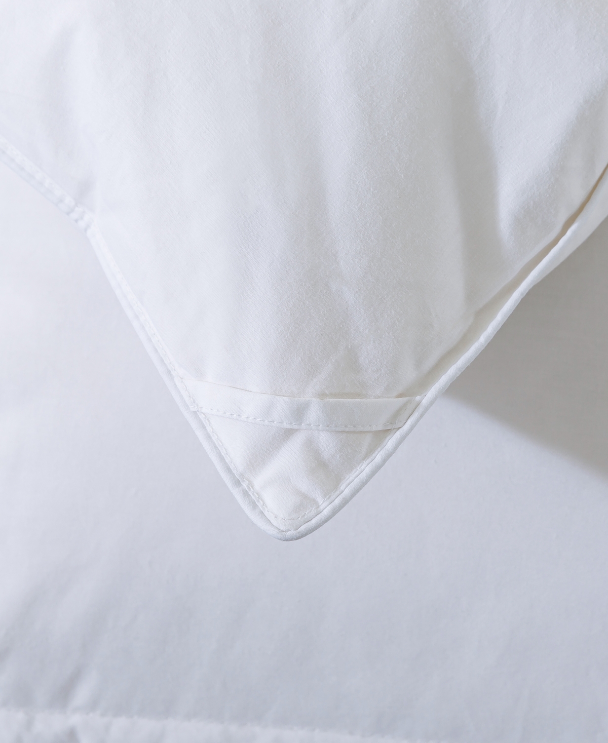 Royal Velvet All Seasons White Down Comforter, Twin In White