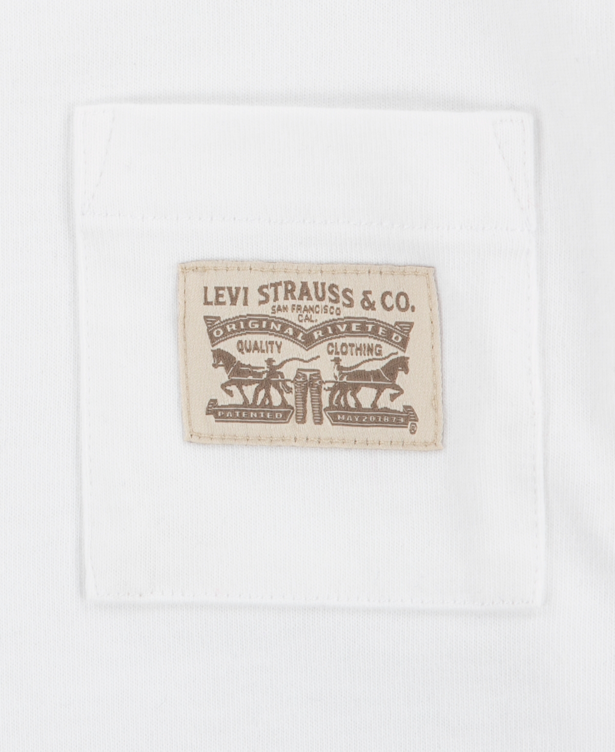 Levi's Big Boys Curved Hem Patch Pocket Tee