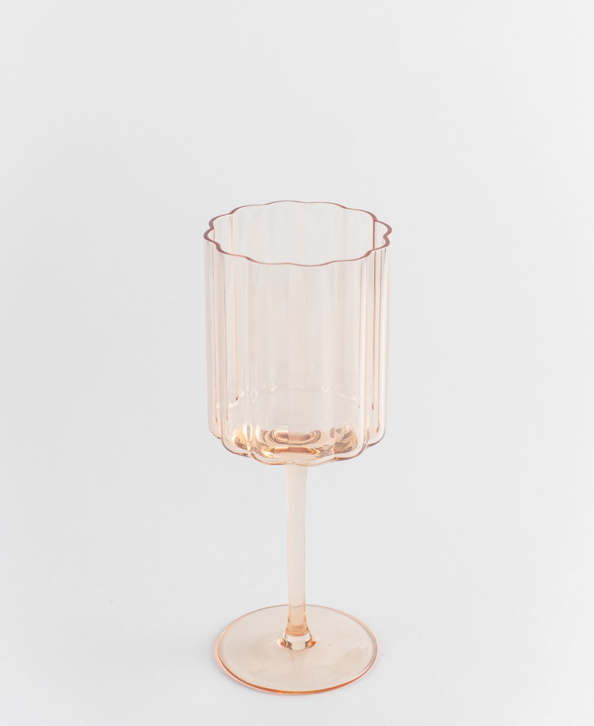 Jeanne Fitz Scalloped Rim Fluted Wine Glass, Set Of 4, 12oz In Amber