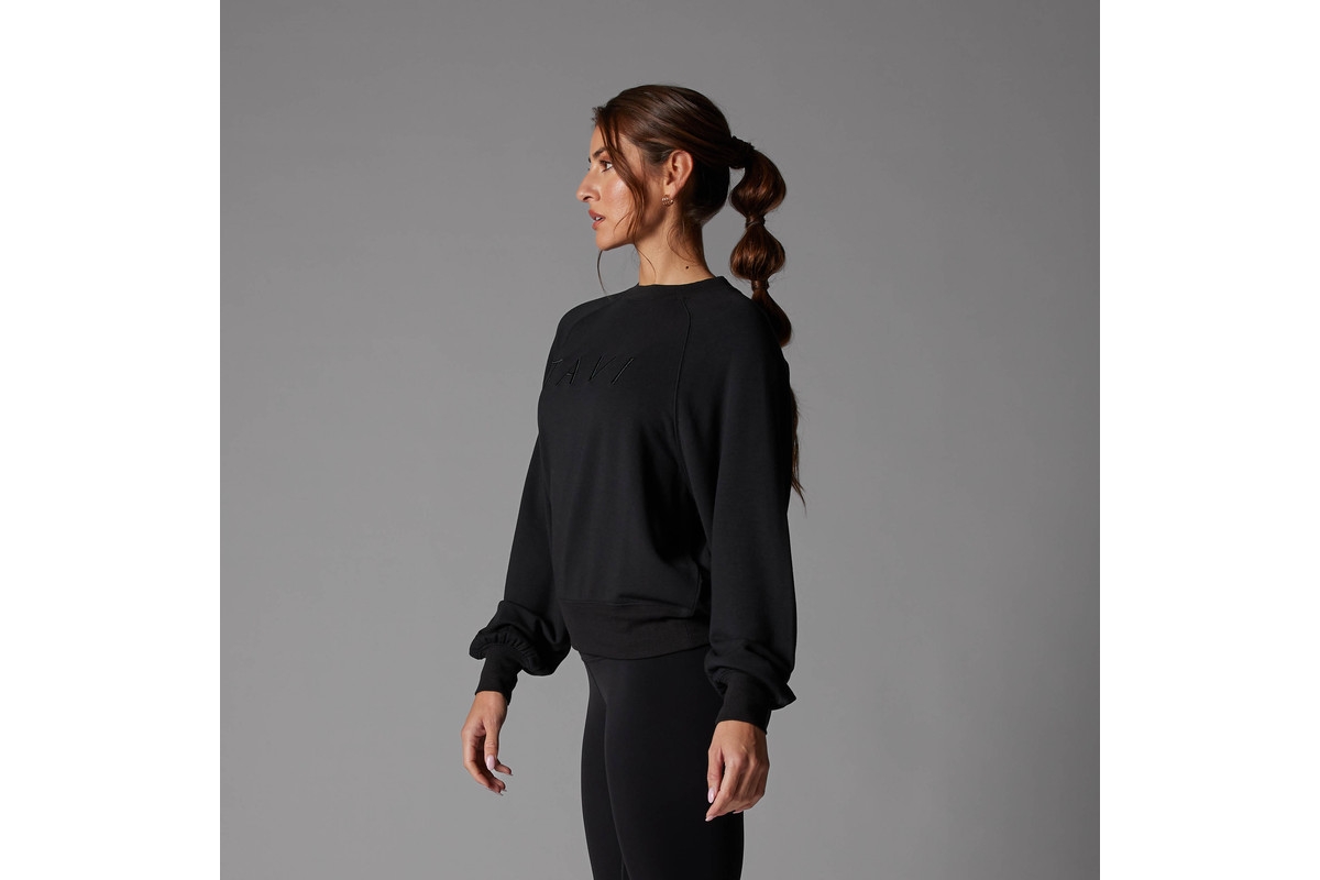Tavi Women's Ease Crew Sweatshirt - Ebony with tavi logo