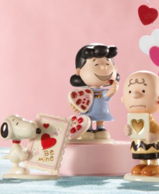 Peanuts 5-Piece Valentine's Day Figurine Set 