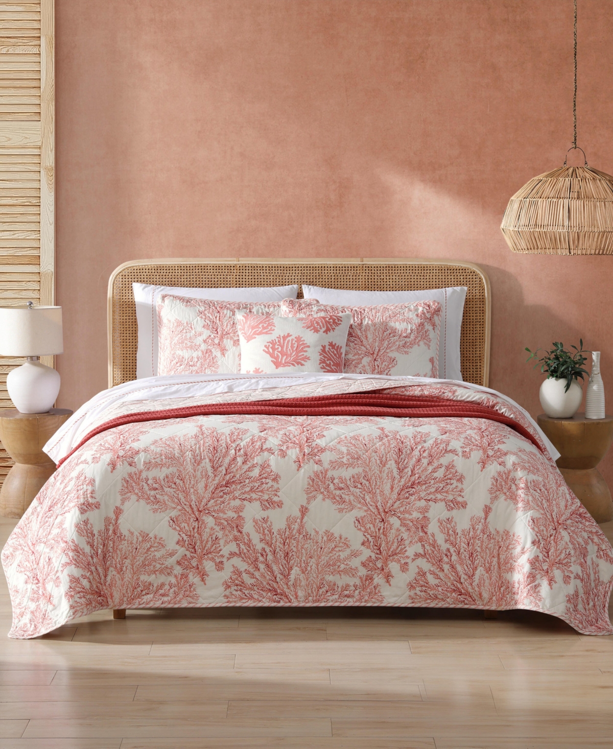 Tommy Bahama Home Coral Garden Reversible 3 Piece Quilt Set, King In Rose Coral