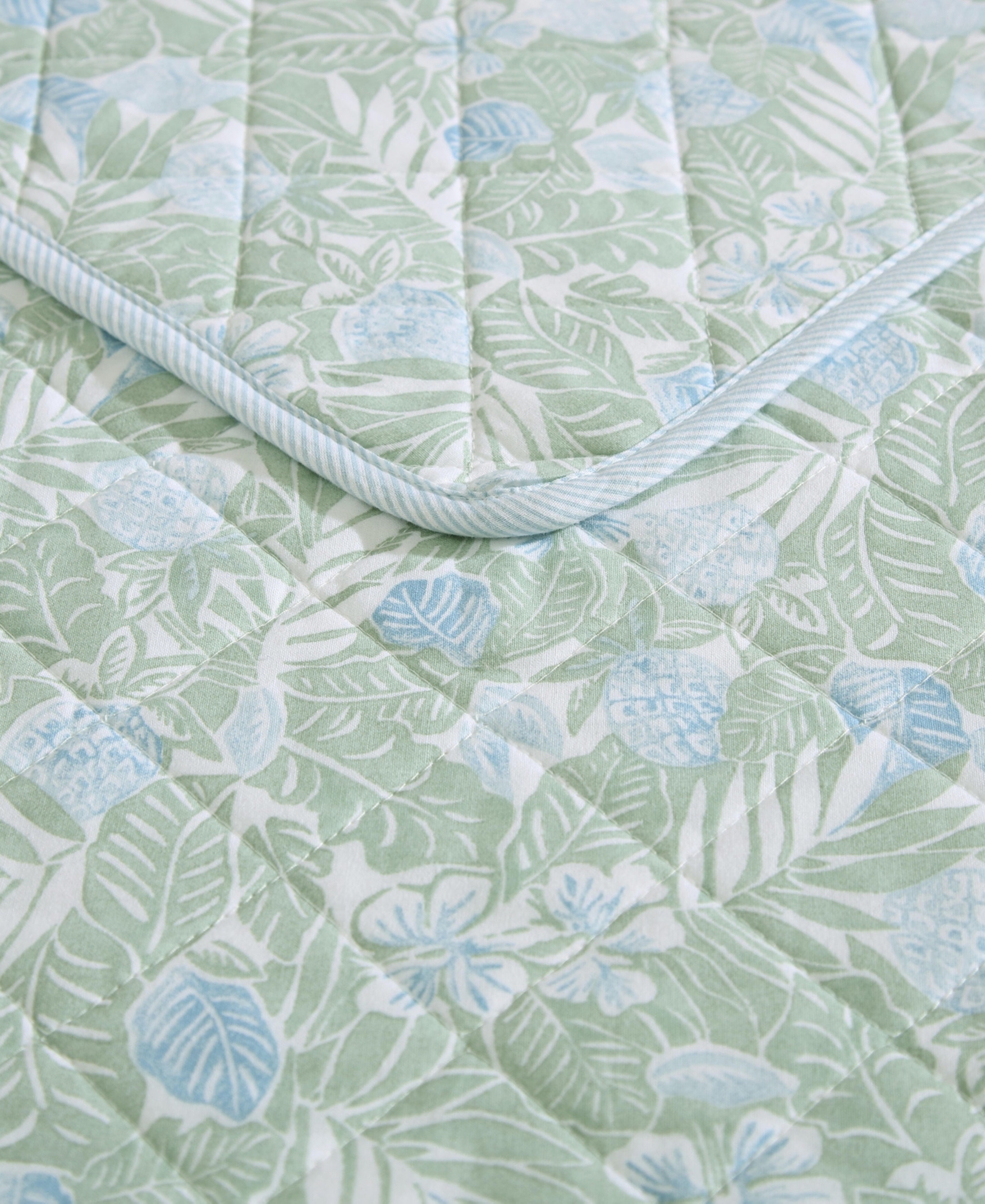 Tommy Bahama Home Closeout!  Pineapple Bloom Reversible 3 Piece Quilt Set, Full/queen In Spring Green
